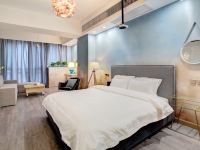 Soft bed设计师公寓(西安文理学院店) - 千鸟与云朵投影大床房