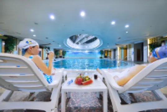 Luxemon Xinjiang Hongfu Hotel (Hotan 2nd Street People's Park)