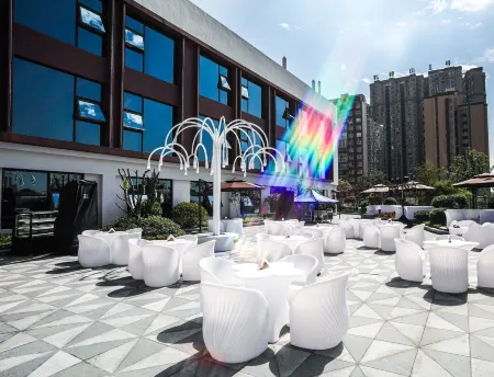 Jinju Hotel (Chengdu Financial City Yintai Center in99) Отели рядом со станцией Shuangliu Railway Station