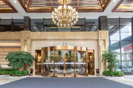 Chengdu Jinsha Gladden Hotel (Kuanzhai Alley Southwest University of Finance and Economics) Отели рядом с достопримечательностью «Chengfei Campus， Chengdu University of Technology»