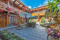 Lijiang Liangmiaiqing Inn