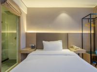 宿适轻奢酒店(上海交通大学店) - 轻奢高级大床房
