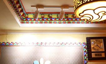 Deji Meiduo Zang Culture Theme Hotel