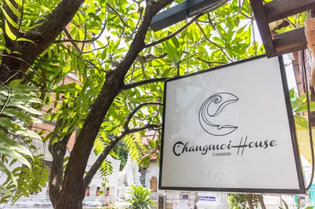 Changmoi House (Little Village)