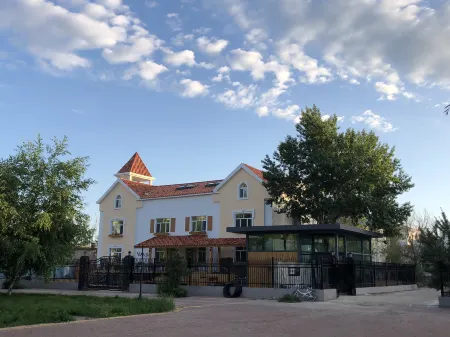 Burqin Mibei Boutique Homestay (Russian Style Pedestrian Street Branch) Отели рядом с достопримечательностью «Cenial Folk Customs Park»