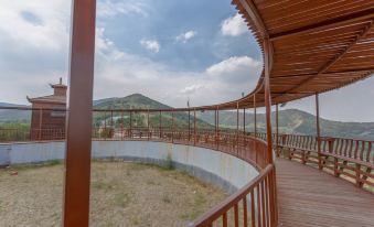 Fenghuang Shanzhuang Cave Theme Hotel