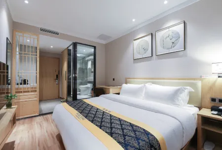 Couple Expert Boutique Hotel (Dongmen Old Street Station)