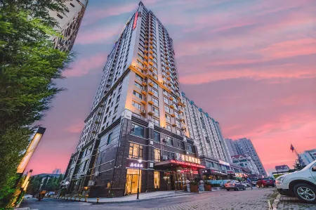 Ayaa International Hotel Отели рядом с достопримечательностью «Dalian Minzu University»