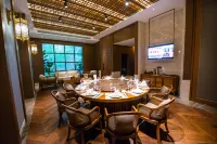 Qihe Peacock King Hot Spring Hotel โรงแรมในชีเหอเซียน