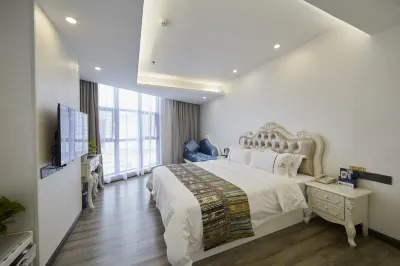 Holiday Inn Bali, Rongxian Hotel dekat Doujiao Mountain Scenic Area