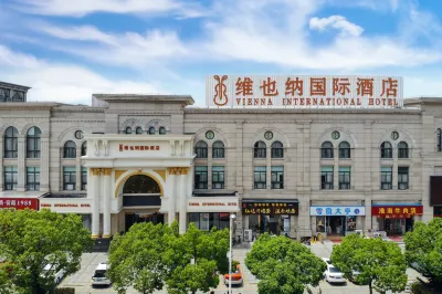Vienna International Hotel (Shanghai Jinshanwei Railway Station City Beach) Hoteller i 