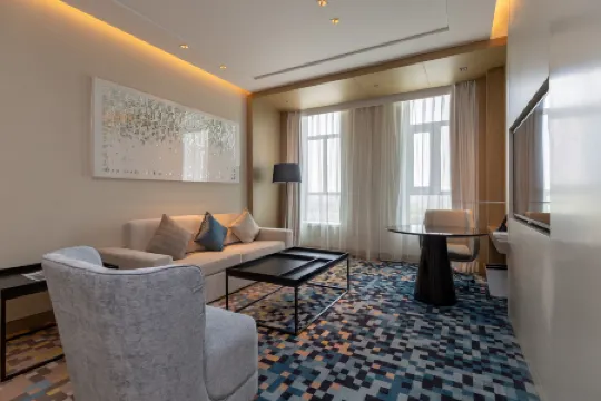 Courtyard by Marriott Shanghai Minhang Отели рядом с достопримечательностью «Auxiliary Wharf of Shuitou International Rock City»