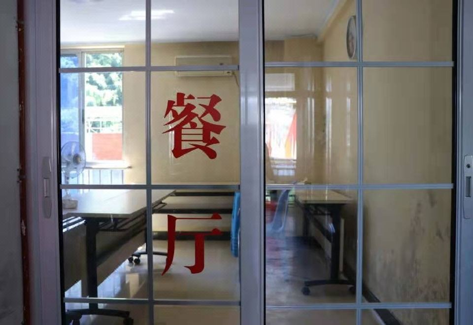 호텔의 잘 차려진 조식 뷔페 사진