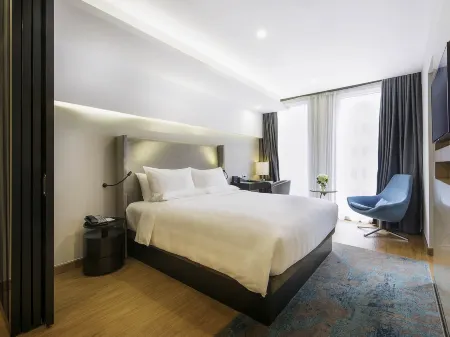 Novotel Suites Hanoi Отели рядом с достопримечательностью «Hanoi Train Street»