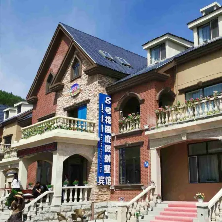 No. 8 Garden Holiday Villa