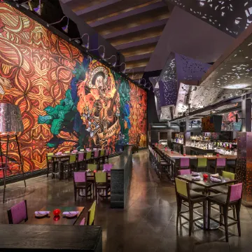 Luxor Hotel & Casino Отели рядом с достопримечательностью «Лас Вегас Стрип»