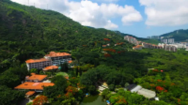 Evergreen Resort Hotel Hotel dekat Forest Paradise