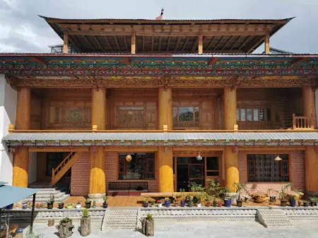 Shangri-La Xiangbai Tibetan Art Academy