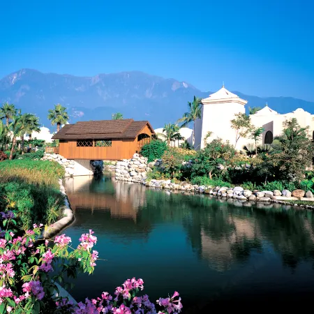 Promisedland Resort & Lagoon Отели рядом с достопримечательностью «Станция Zhixue»
