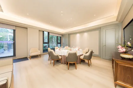 Mercure XI'an Great Tang Mall of
 Dayan Pagoda  Отели рядом с достопримечательностью «Xi'an University of Science & Technology»