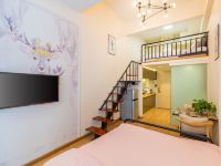乐隽艺术主题公寓(广州洛溪地铁站渔人码头店) - 精选复式双床房