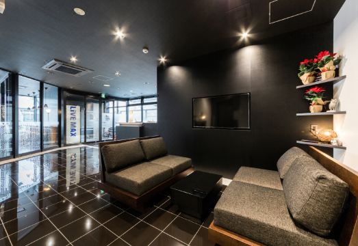 1. 호텔 라이브맥스..