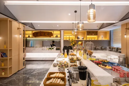 Atour Hotel Zhuhai Sam's Oyuan Plaza Отели рядом с достопримечательностью «Zhuhai Branch of Beijing Normal University Dormitory»