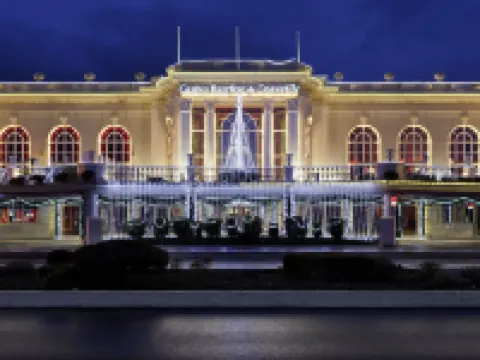 Hôtel le Chantilly Hotels near Deauville Beach
