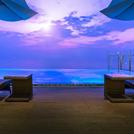 Maximilan Danang Beach Hotel