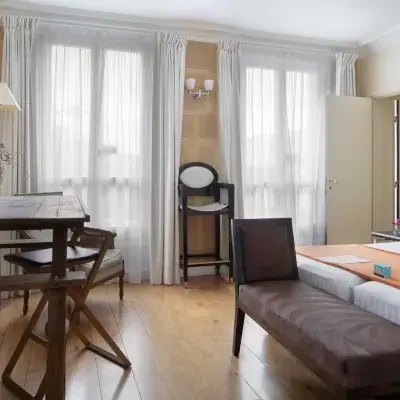 Le 123 Elysees - Astotel Отели рядом с достопримечательностью «8-й округ: Елисейские поля»
