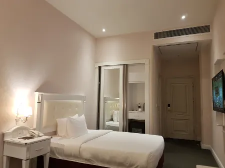 Persian Plaza Hotel Отели рядом с достопримечательностью «Тегеранский Большой Базар»