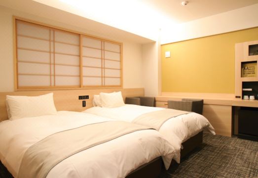 호텔 엠스 이스트 신조 가라스마 외관