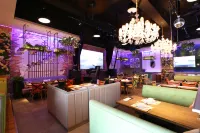Zhuhai Charming Holiday Hotel (Gongbei Port High Speed Rail Station Store) - Barer