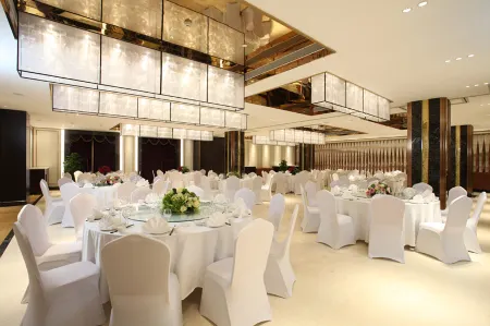 Hot Springs ZhuoRun International Hotel Отели рядом с достопримечательностью «Baiyangdian Lake»