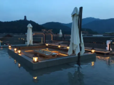 Xianzai Houshe Hotel (Dujiangyan Scenic Area) 두장옌 호텔