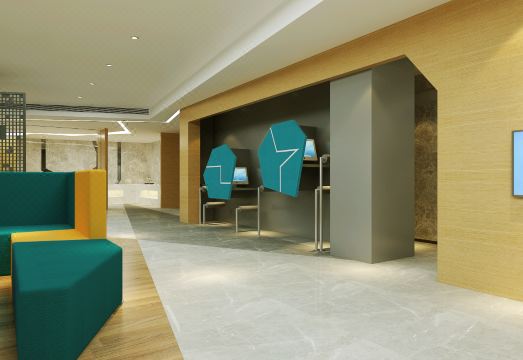 4. 홀리데이 인 익..