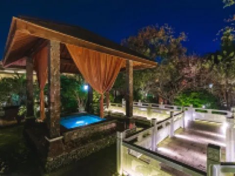 Country Garden Phoenix Hot Spring Center Soup Kitchen Hotels in Xianning