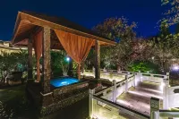 Country Garden Phoenix Hot Spring Center Soup Kitchen Hotels in Xianning