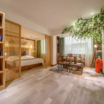 Holiday Inn (Fuyang Yingzhou District City Normal College)