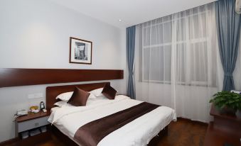 Red Memory Themed Hotel