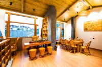 Mayu Qishe Hot Spring Holiday Hotel - 주차장