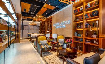 James Joyce Coffetel Hotel (Kunming Railway Station Huancheng South Road Subway Station)