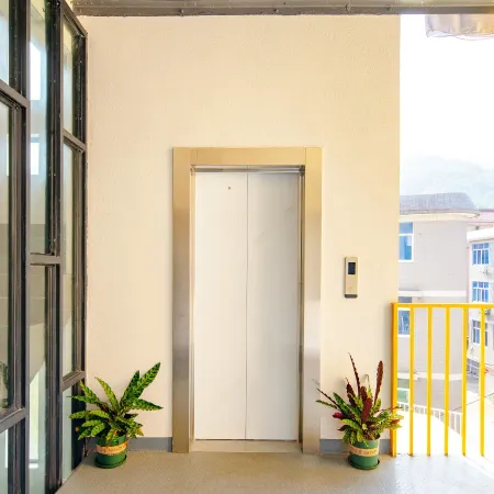 Floral Hotel·Lishui Dear Our Homestay (Guyan Huaxiang Store)