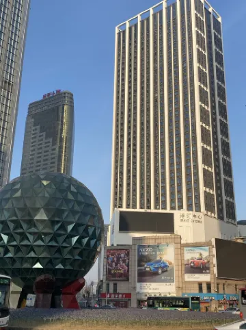 Ganghui Four Seasons Hotel Apartment (Dalian Railway Station Zhongshan Square)