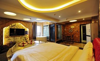 Angel Lovers Hotel (Huaguoyuan White House Songshan Road Subway Station)