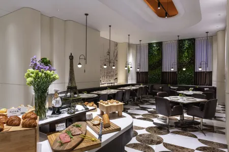 Mercure Shanghai Hongqiao Central Отели рядом с достопримечательностью «Ma Xiangbo Former Residence»