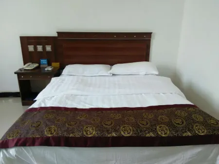 Shuangjiang Wenqing Hotel Отели рядом с достопримечательностью «White Elephant Temple»