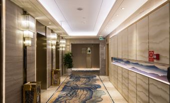 Golden Spring Hotel