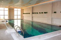Ramada Plaza by Wyndham Weifang - ที่มีสระว่ายน้ำ