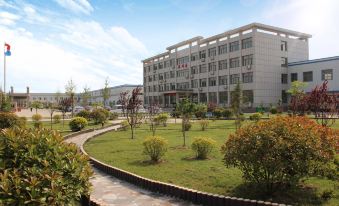 HanTing Premium Hotel (Tianjin Huabei Group Subway Station)